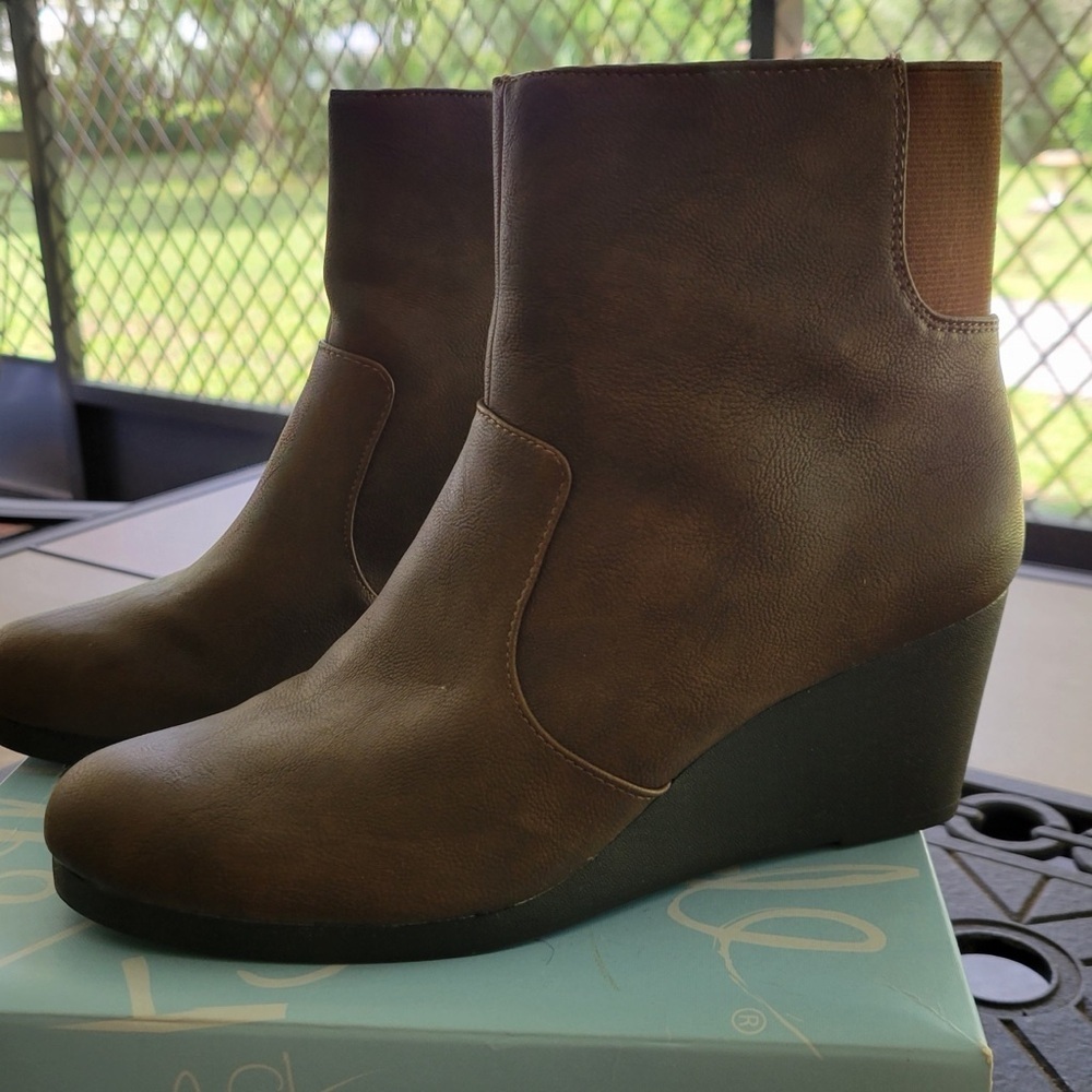 Life Stride Brown Wedge Boots
